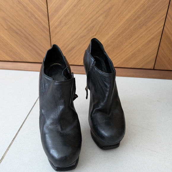 YSL Black High Heel Platform Booty Size 7.5 - Picture 2 of 5